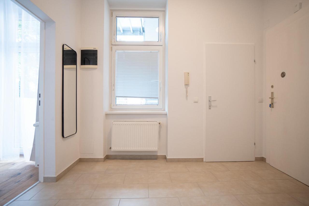Brand-new With A Patio Apartamento