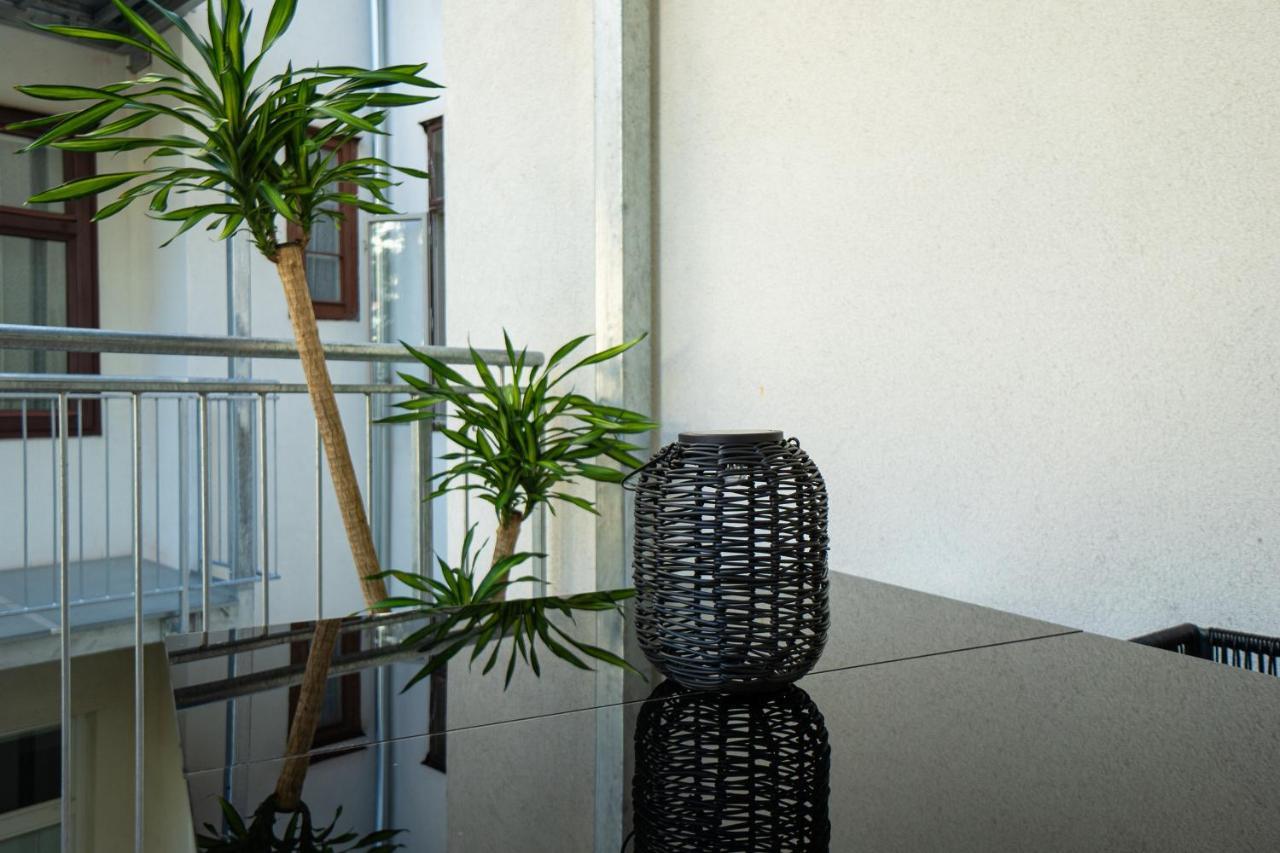 Brand-new With A Patio Apartamento