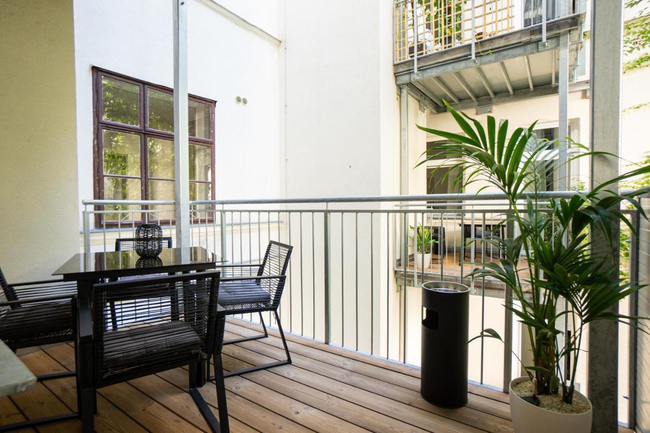 Brand-new With A Patio Apartamento