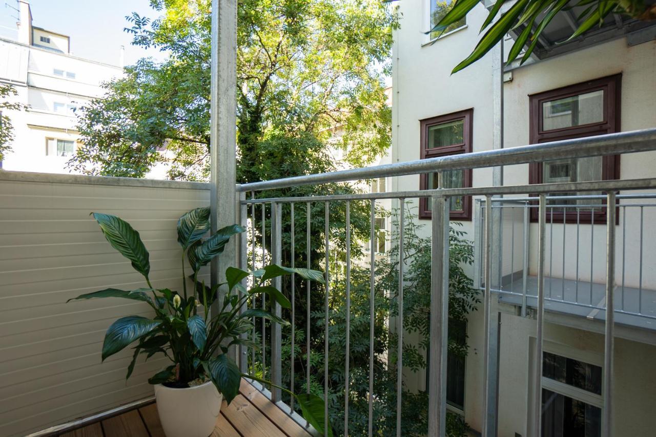 Brand-new With A Patio Apartment Wien