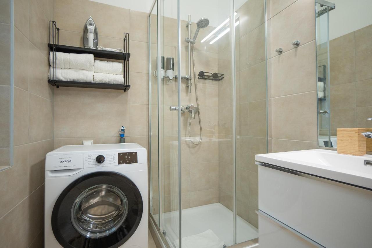 Brand-new With A Patio * Wien